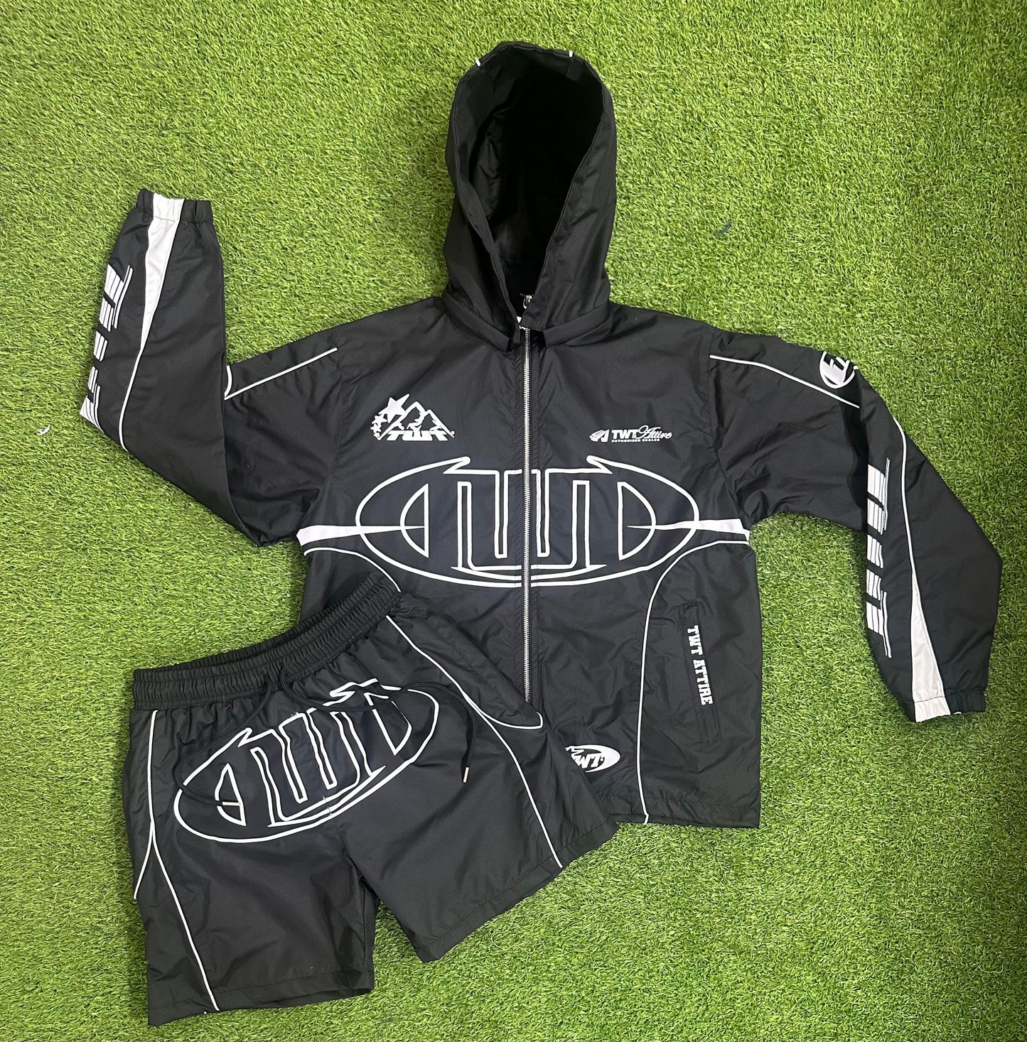 BLACK - TWT SHORT FLEECE